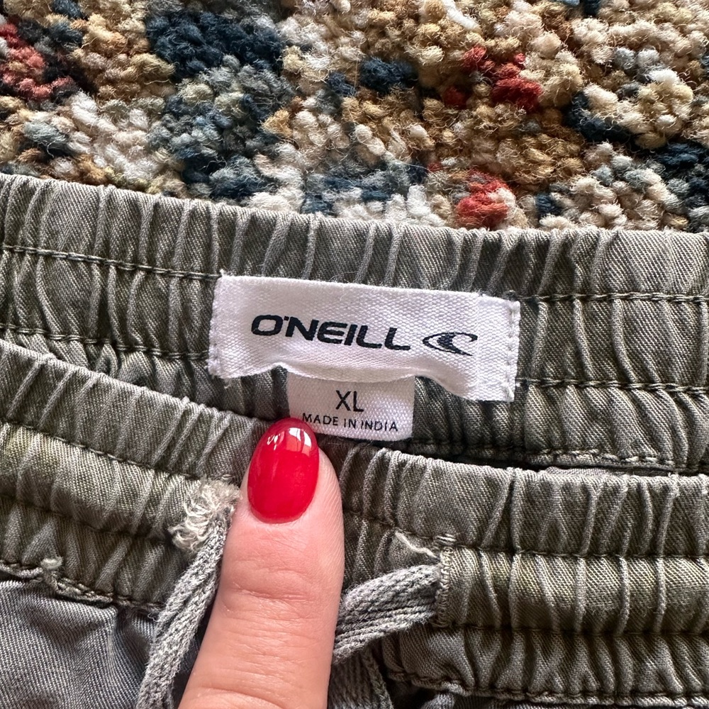 O’Neil: Lazy cargo pants SIZE: XL (fits like a M/L)